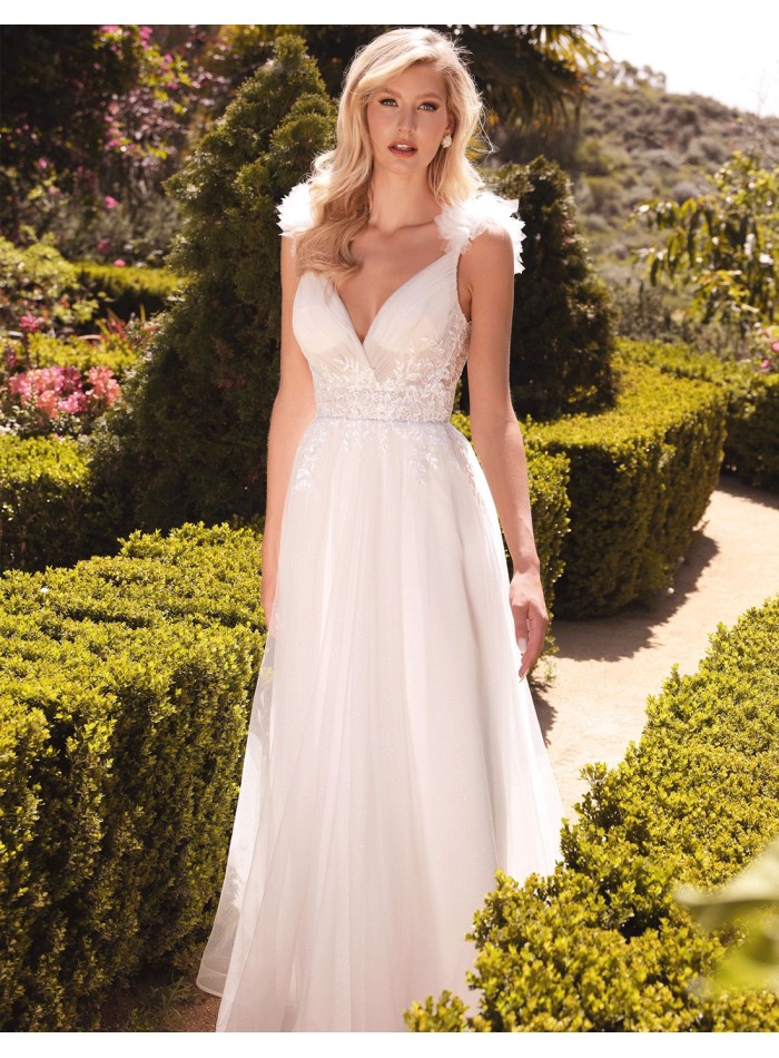 Tulle wedding dress with V-neckline and embroidery