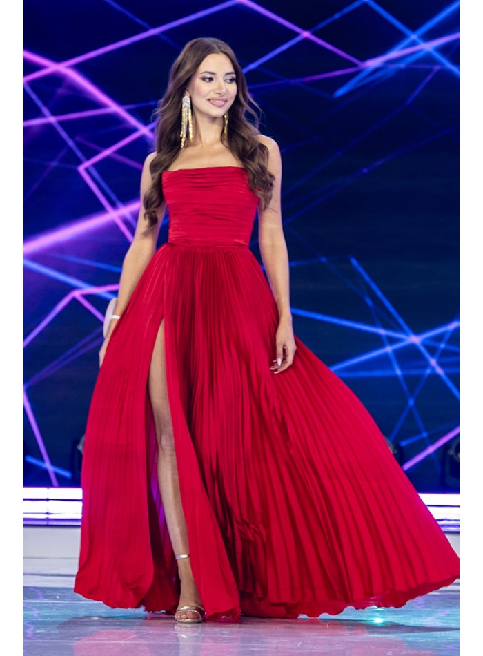 Evening dress with a pleated skirt and draped body