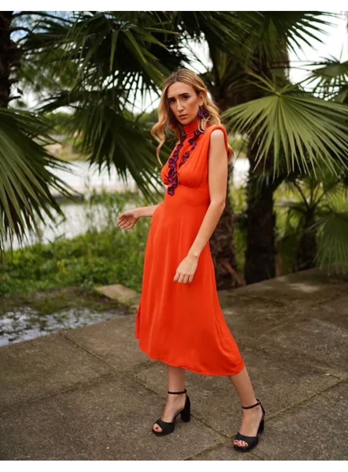 Vestido de fiesta midi naranja con hombreras y...