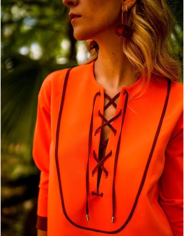 Robe d'invité de style kaftan orange avec détails noirs 2