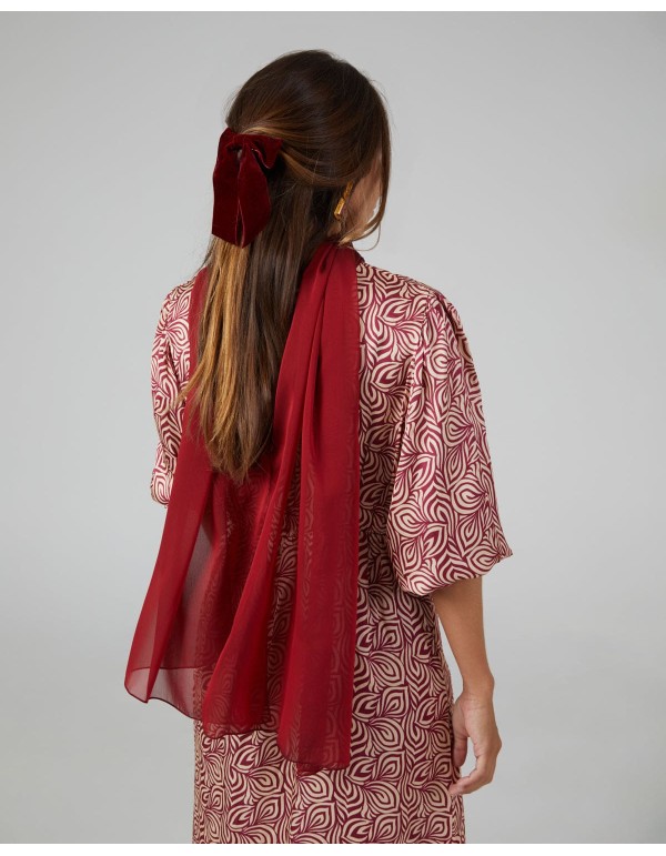 Multi-position short party cape in maroon chiffon 2