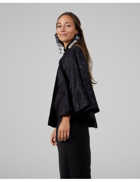 Cape courte en velours noir avec fermeture à boutons