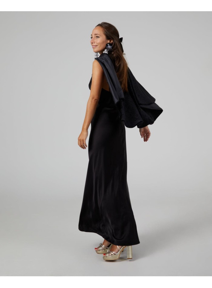 Short black velvet coat with button closure