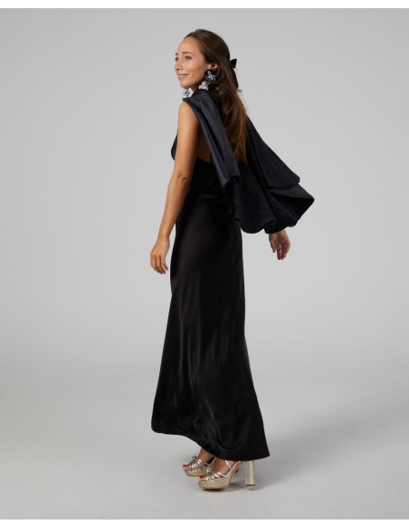 Short black velvet coat with button closure