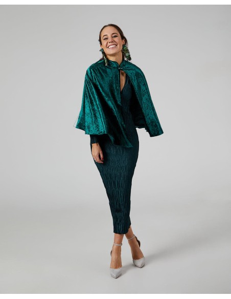 Short emerald green velvet cape with button
