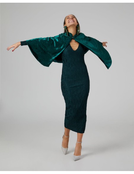 Short emerald green velvet cape with button