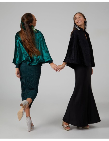Short emerald green velvet cape with button