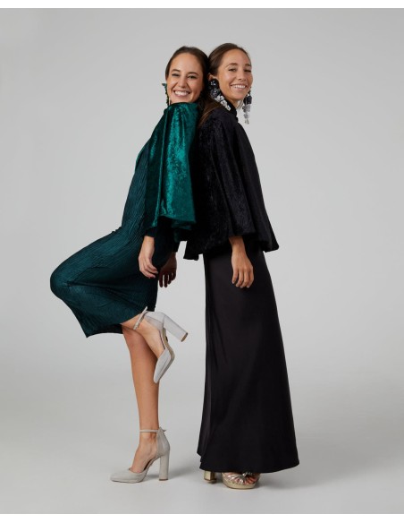Short emerald green velvet cape with button