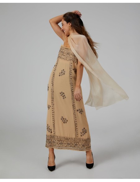 Long cape in light gold cationic double thread chiffon