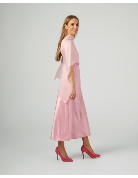 Short cape in light pink cationic chiffon with double threads