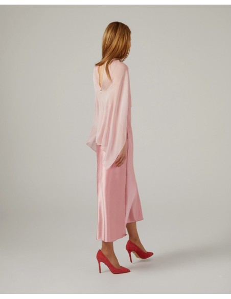 Short cape in light pink cationic chiffon with double threads