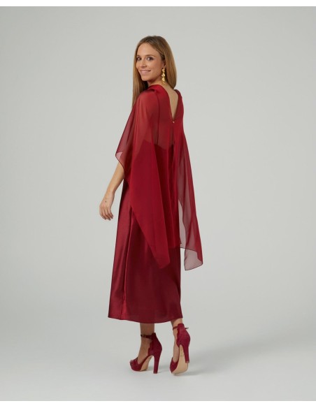 Long layer in maroon cationic chiffon with double thread