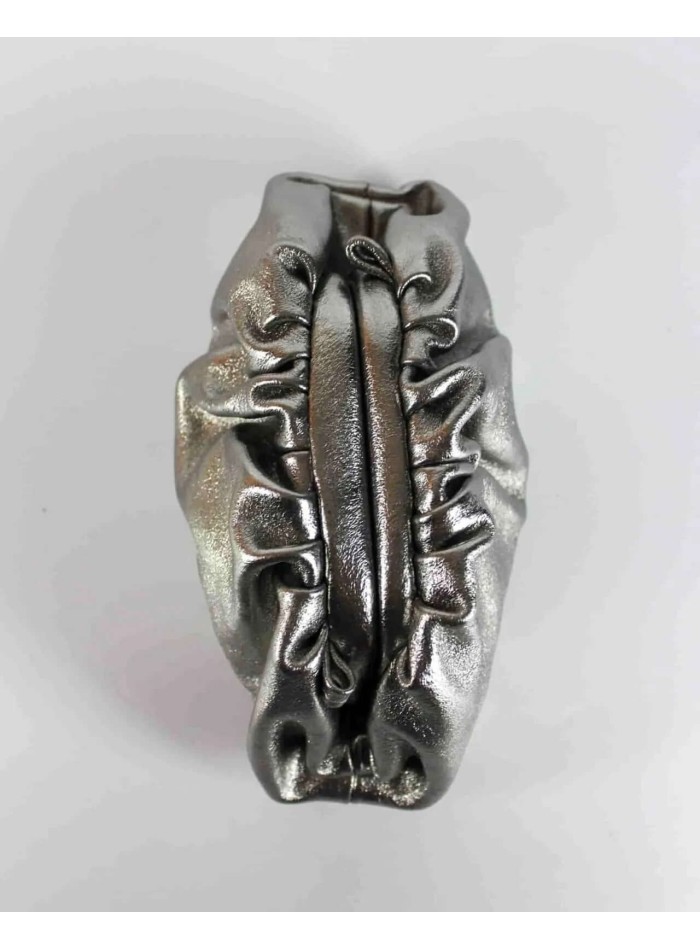 Clutch metalizado de piel color plata