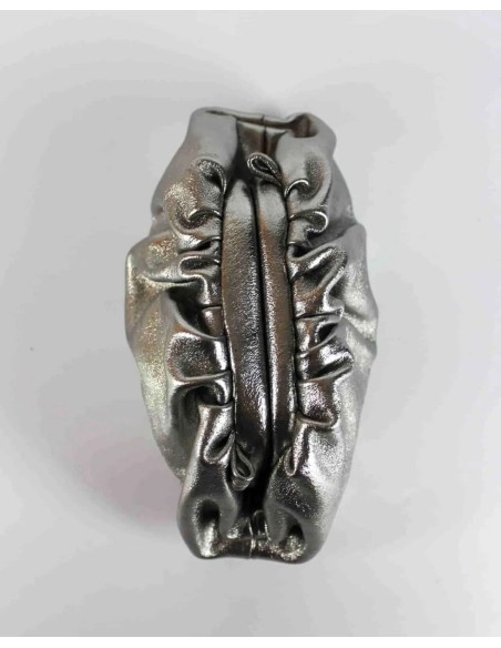 Pochette en cuir métallisé argenté