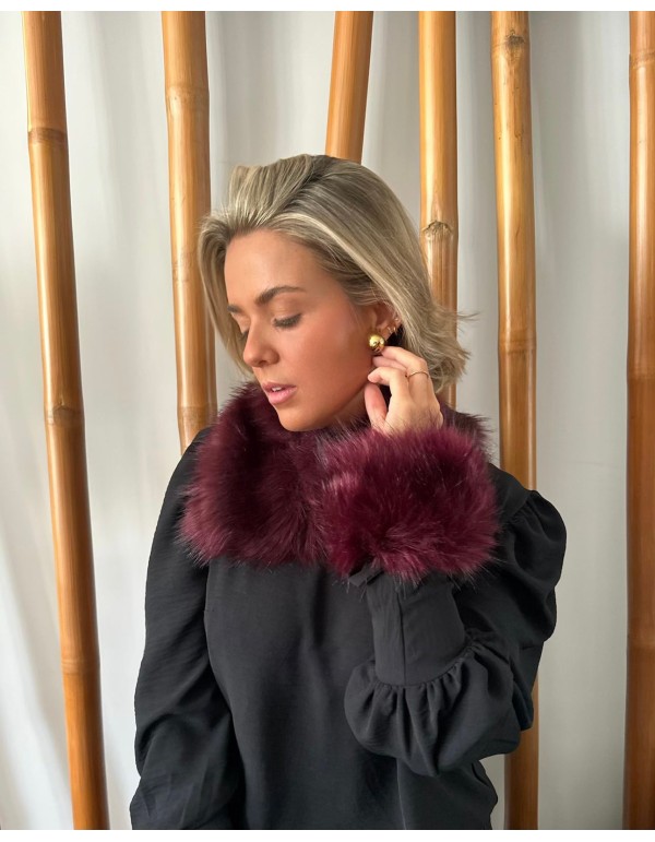 Short cherry synthetic fur collar