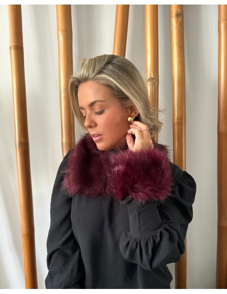 Short cherry synthetic fur collar