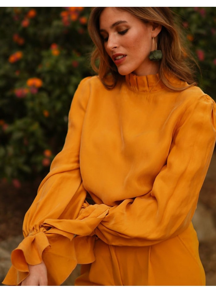 Vaporous blouse with long sleeves and...