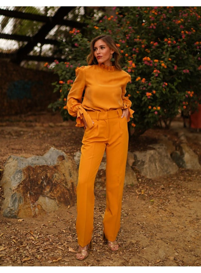 Vaporous blouse with long sleeves and...