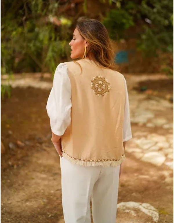 White crepe pants with darts and high rise 2