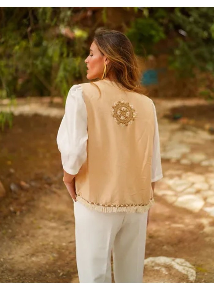 White crepe pants with darts and high rise