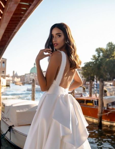 Satin wedding dress with a scoop neckline and maxi lace-up back