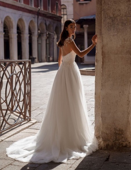 Robe longue de mariage en tulle avec corsage brodé effet tatouage