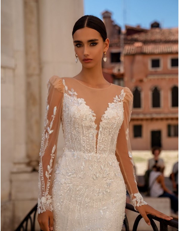 Robe longue de mariage avec effet de tatouage en dentelle... 2