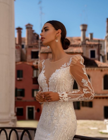 Long wedding dress with long sleeves and lace tattoo effect