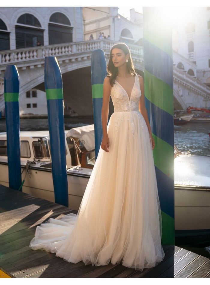 Vestido de novia largo marfil con escote en V y...
