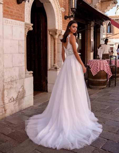 Robe longue de mariage avec bretelles et jupe en tulle avec traîne