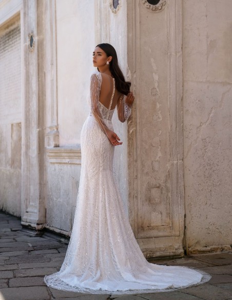 Long mermaid cut wedding dress embroidered with rhinestones