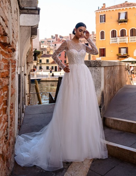 Robe longue de mariée coupe princesse avec manches longues perlées