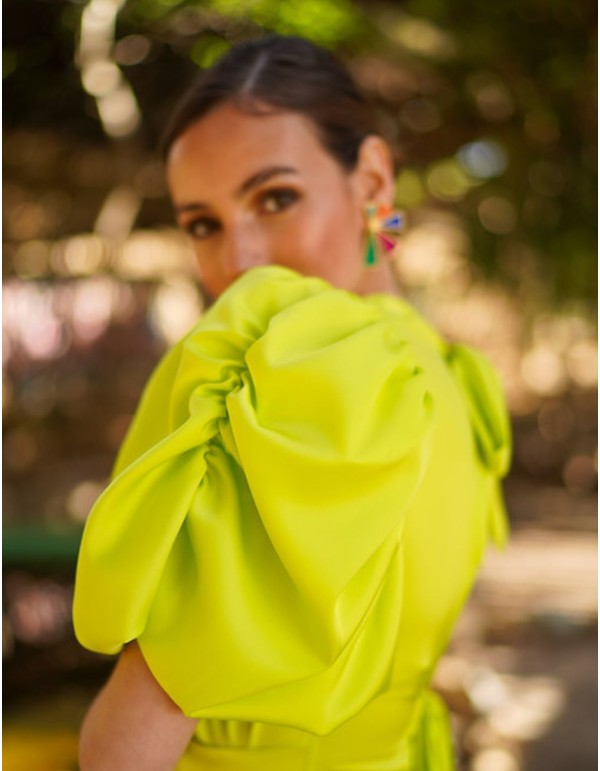 Robe courte avec manches courtes et liens dans le dos 2