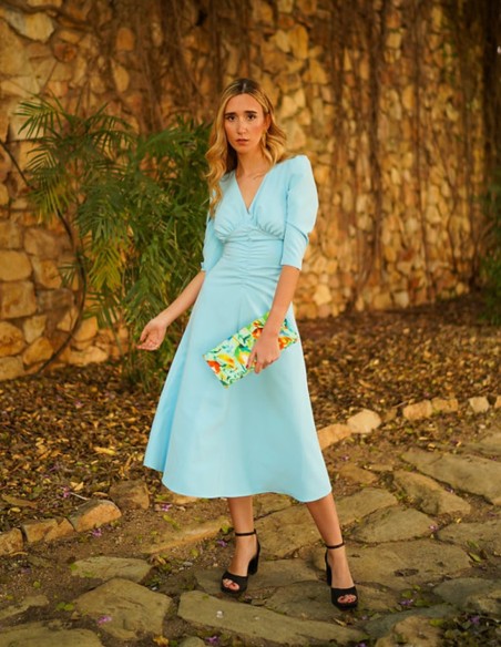 Vestido midi azul celeste de manga larga con falda de vuelo