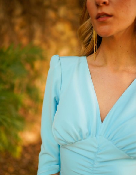 Vestido midi azul celeste de manga larga con falda de vuelo