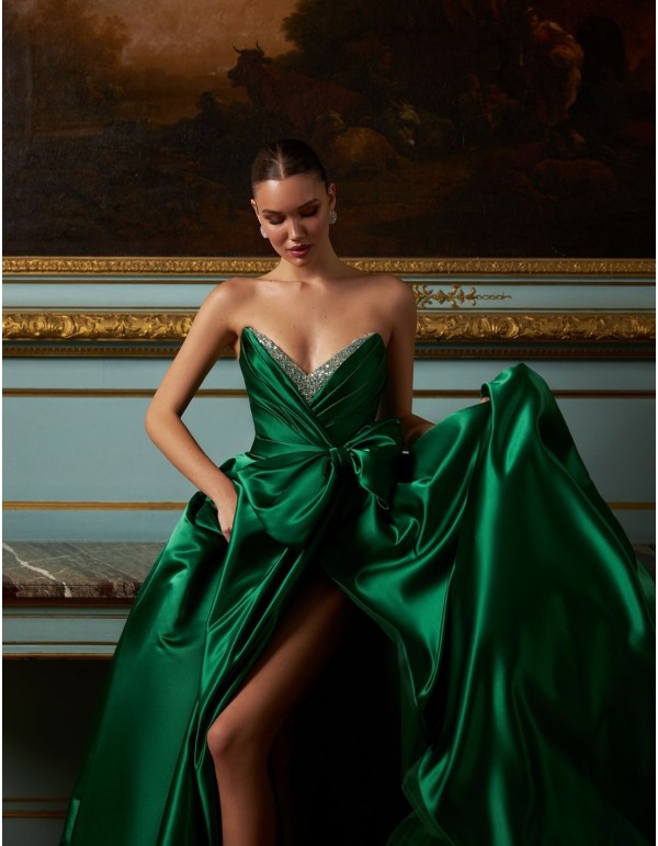 Vestido de fiesta largo en satén verde esmeralda con...
