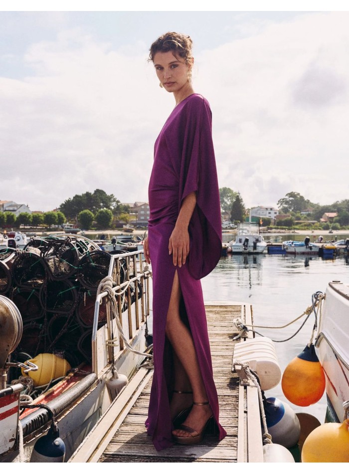 Robe longue en satin avec manches chauve-souris...