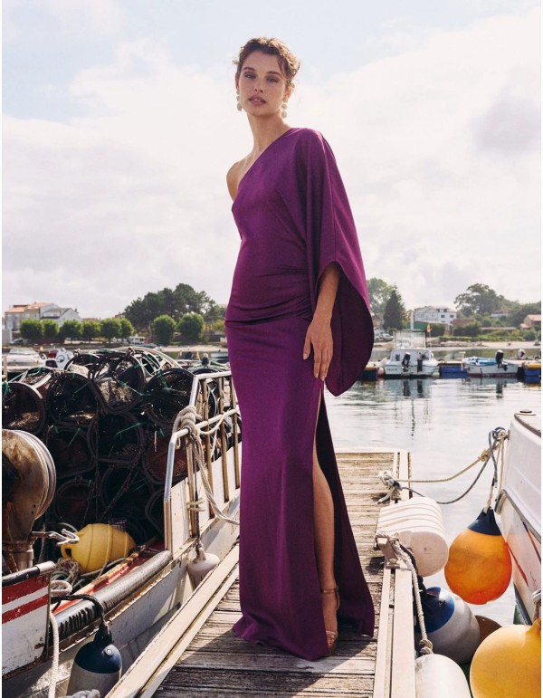 Robe longue en satin avec manches chauve-souris et...