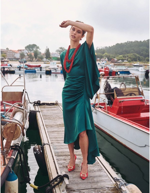 Vestido de fiesta midi con escote barco y asimetrías