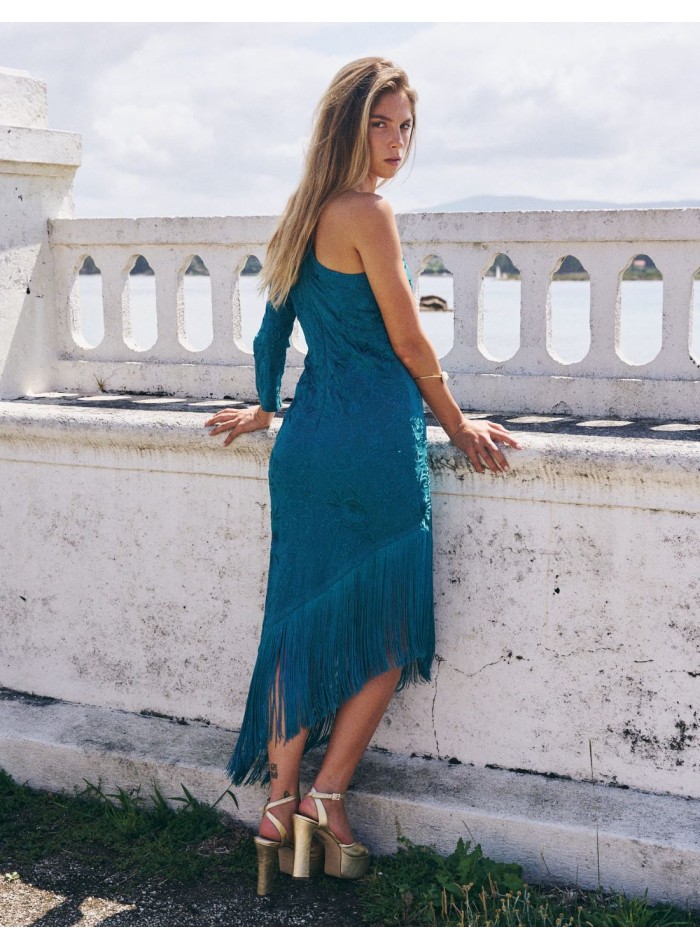 Robe asymétrique avec franges à l'ourlet