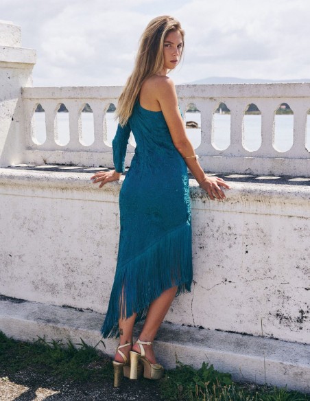 Robe asymétrique avec franges à l'ourlet