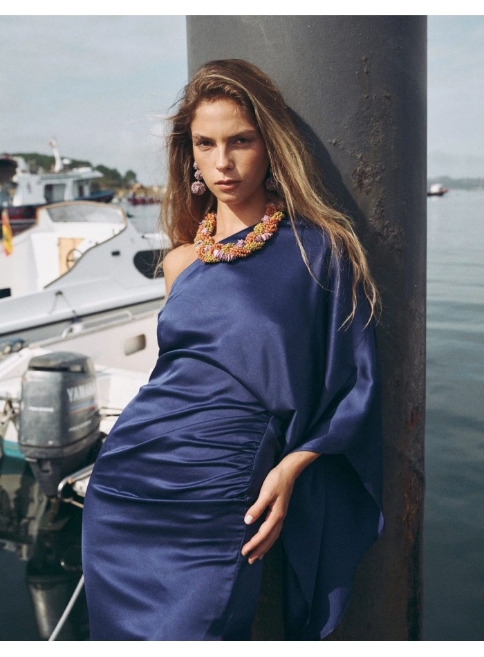 Vestido largo de fiesta satinado con manga murciélago azul marino