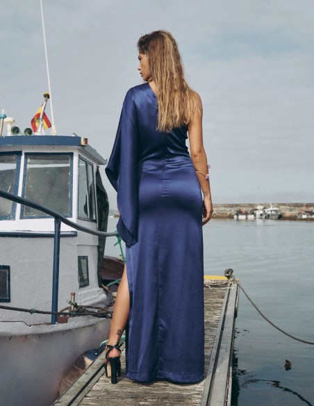 Robe longue de fête en satin avec manches chauve-souris