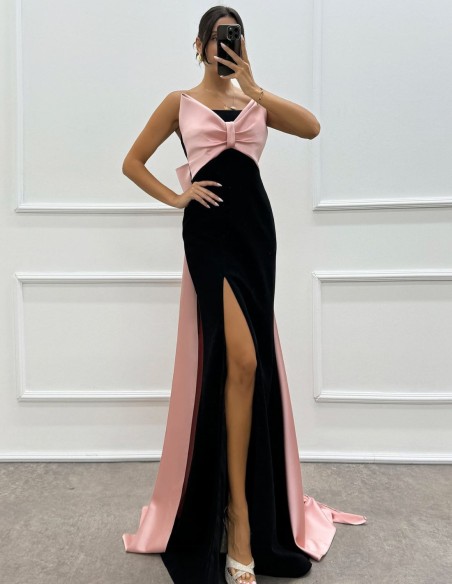 Robe longue de fête avec encolure à nœud et traîne