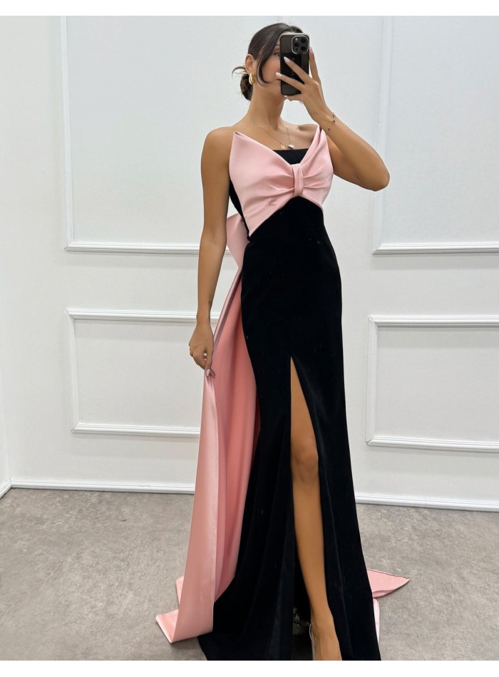 Robe longue de fête avec encolure à nœud et traîne