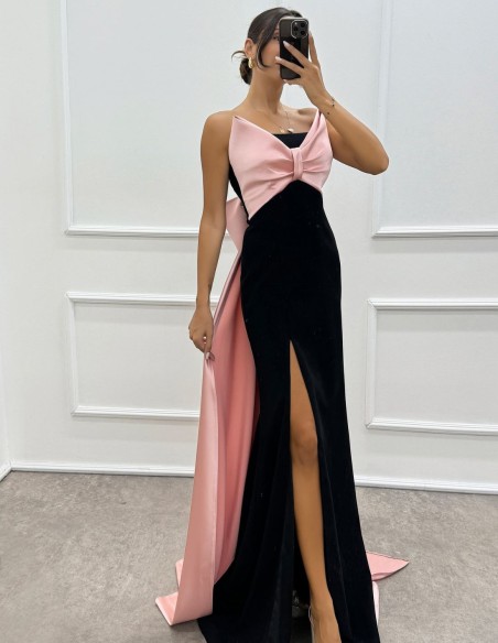 Vestido de fiesta largo con escote en forma de lazo y cola