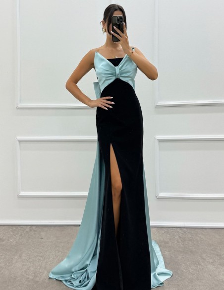 Robe longue de fête avec encolure à nœud et traîne