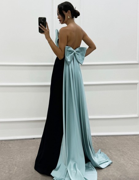 Vestido de fiesta largo con escote en forma de lazo y cola