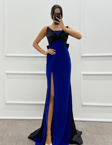 Vestido de fiesta largo con escote en forma de lazo y cola