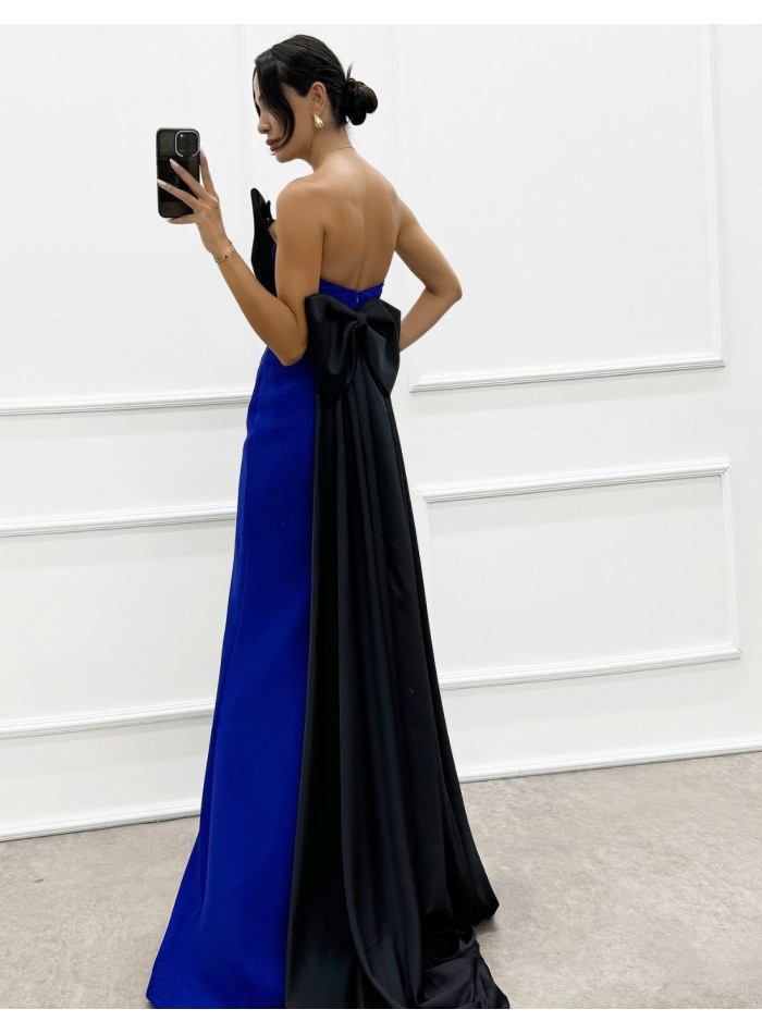Robe longue de fête avec encolure à nœud et traîne